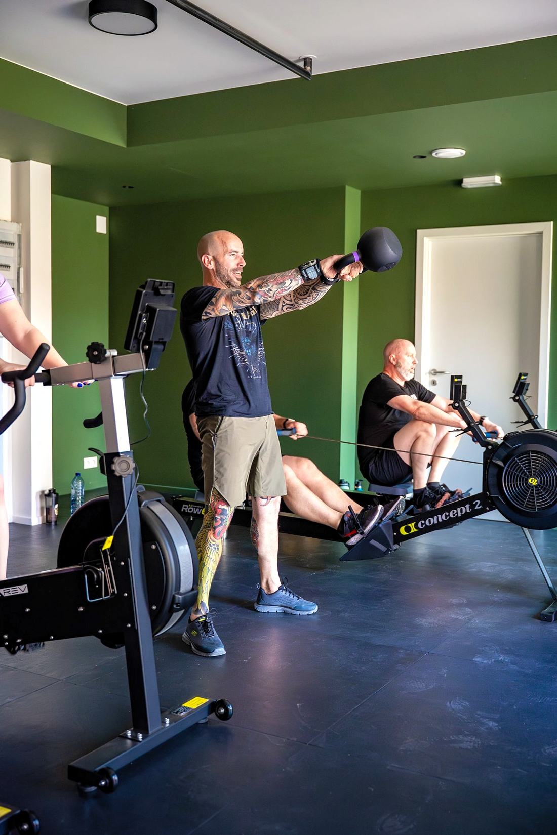 Séance de coaching individuel — coach et kettlebell swing à Mons